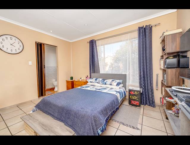 2 BEDROOM TOWNHOUSE FOR SALE IN ALLEN'S NEK